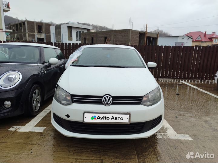 Volkswagen Polo 1.6 МТ, 2012, битый, 330 000 км