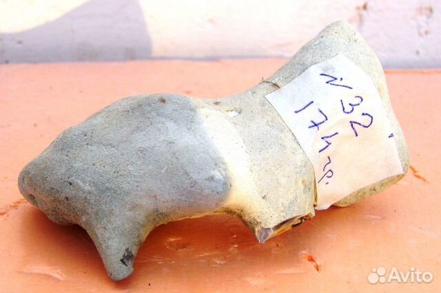 Камень кремень чёрный с отверстием