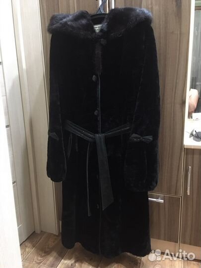 Шуба мутоновая с капюшоном