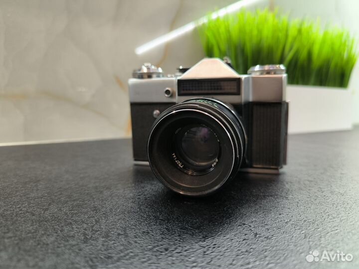 Плёночный фотоаппарат Зенит - Е