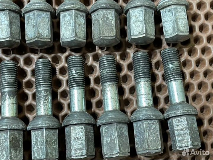 Болт колесный Mercedes-Benz E320 W124 104.992 1994