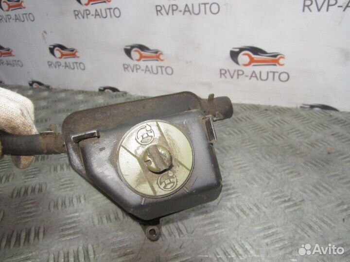 Бачок омывателя лобового стекла Volkswagen Golf 4