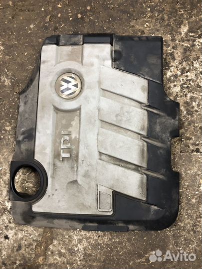 Крышка двигателя Volkswagen Passat B6