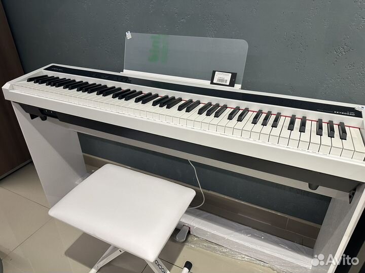 Цифровое пианино белое