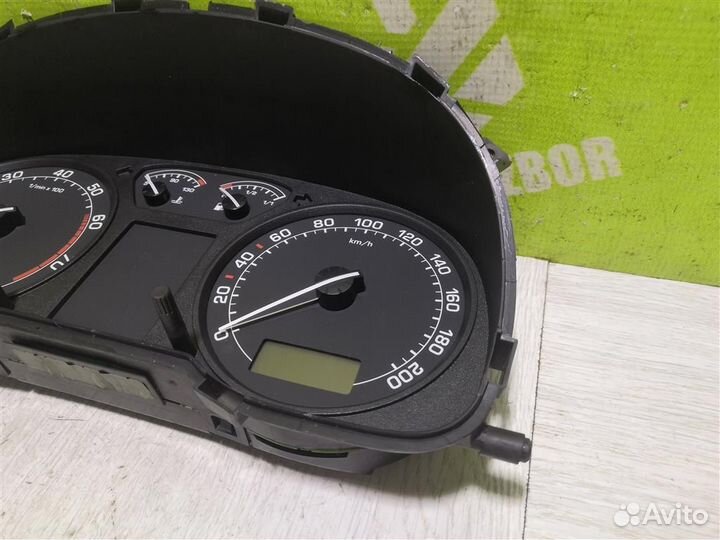 Панель приборов Шкода Октавия А4