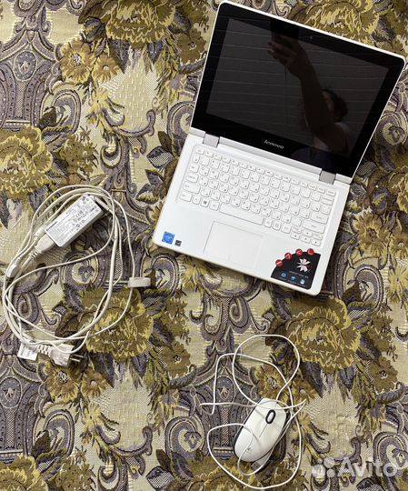 Ноутбук Lenovo Yoga 300-11IBR белый