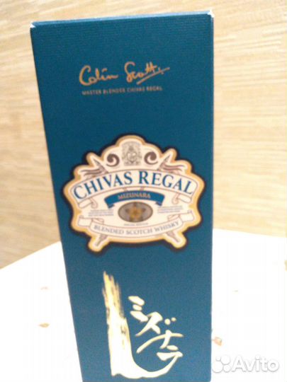 Бутылка и коробка из под виски