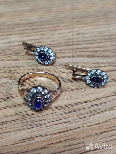 Золотые серьги и кольцо комлект
