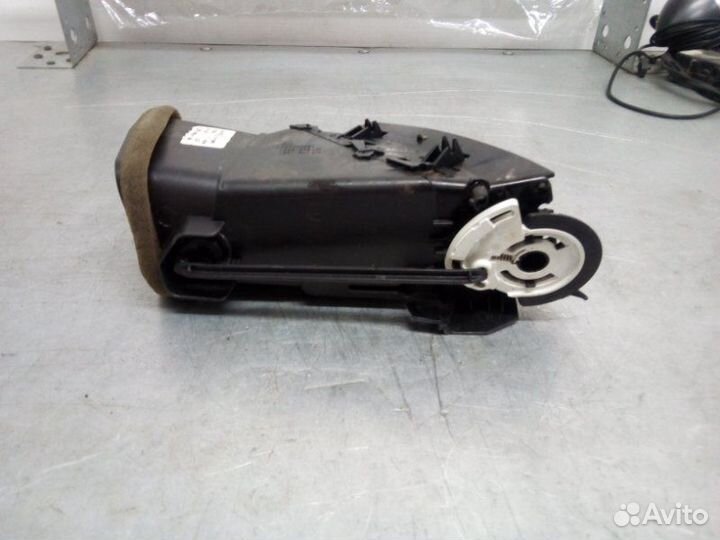 Дефлектор воздушный левый Opel Astra J A16XER 2011