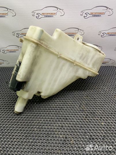 Бачок омывателя Mitsubishi Libero