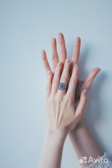 Серьги и кольцо с лунным камнем