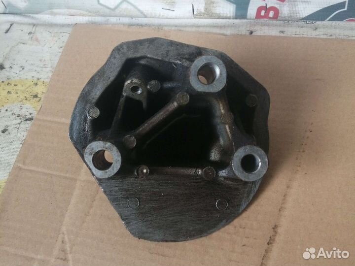 Кронштейн опоры двигателя правы Peugeot 307 TU5JP