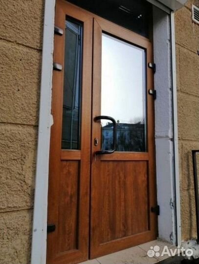 Пластиковая дверь