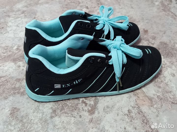 Кроссовки для девочки новые 35-36