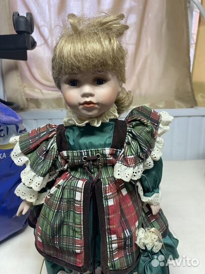 Кукла фарфоровая коллекционная