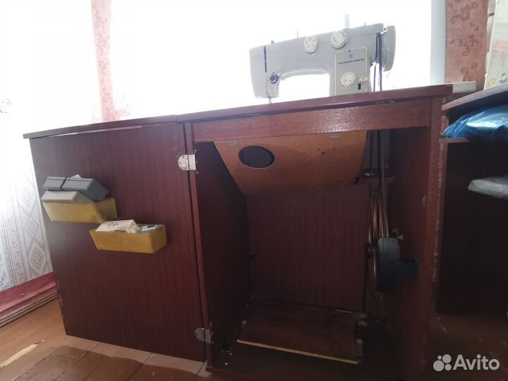 Швейная машина Чайка 142