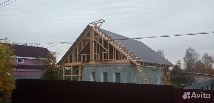 Строительная бригада плотники