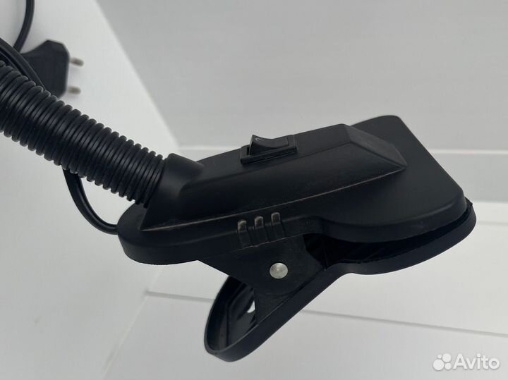 Настольная лампа