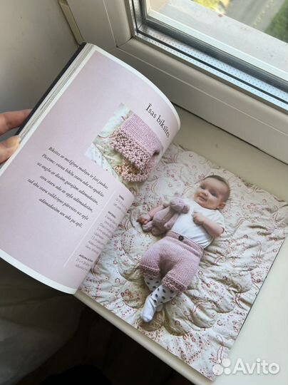 Книга на латышском языке о вязаний детской одежды