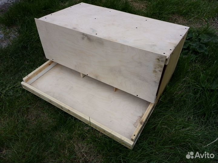 Гнездо для кур несушек с яйцесборником