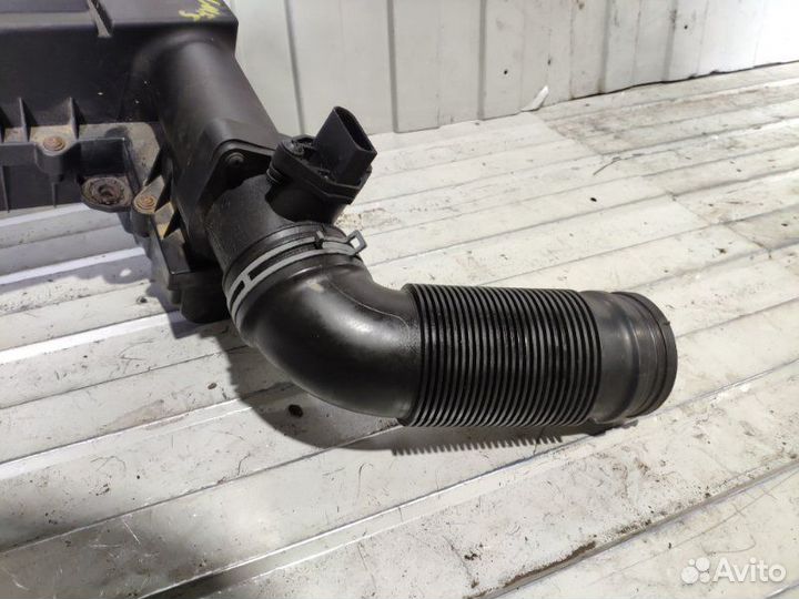 Корпус воздушного фильтра Volkswagen Golf 5 5-дв