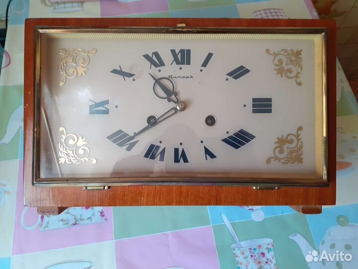 Каминные часы янтарь