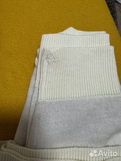 Свитер с пряничными человечками