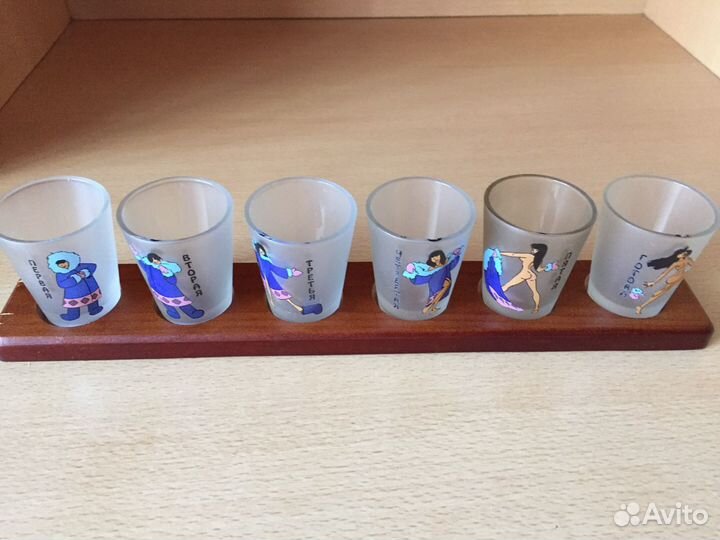 Набор стопок, стаканов с подставкой дерево,1996г