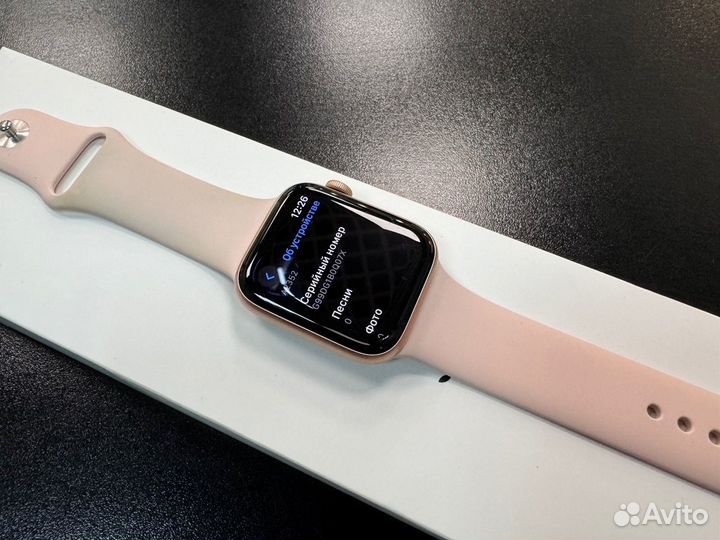 Apple Watch SE 44mm Gold