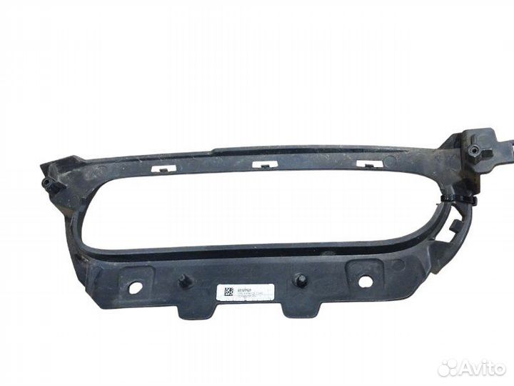 Кронштейн передний правый Land Rover Discovery