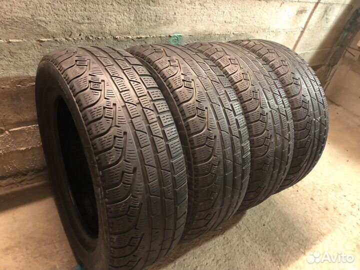 Pirelli Winter Sottozero 210 205/60 R16 92H