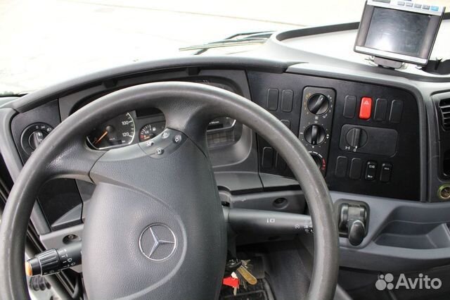 Pазбираем грузовик Mercedes-Benz Axor mpiii с 2009