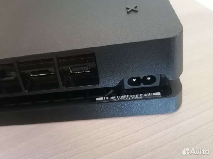 PS4 Slim +2 джоя, игры