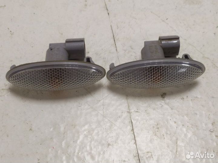 Указатель поворота Toyota Rav-4 2006-2016