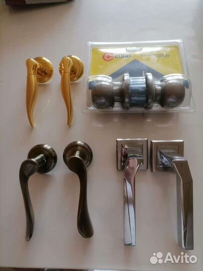 Дверная ручка, врезной замок
