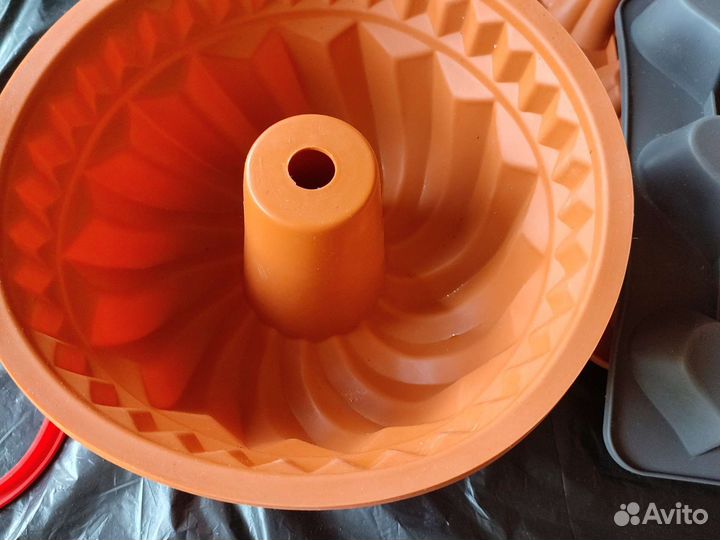 Силиконовые формы и стеклянная форма для выпечки