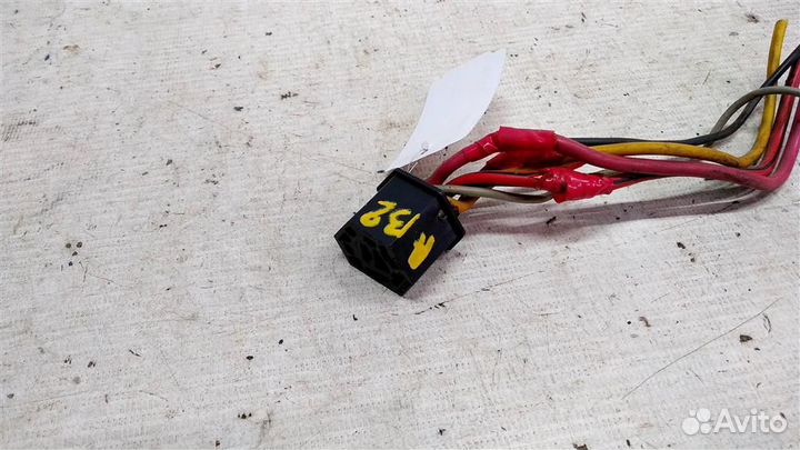 Фишка контактной группы Audi 80 B2 78-84г