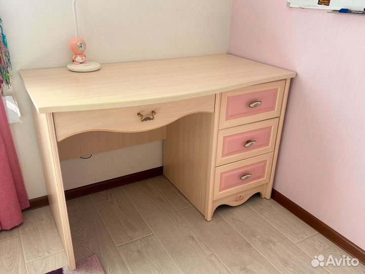 Комплект мебели для девочки