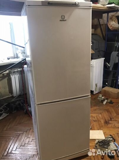 Холодильник бу indesit