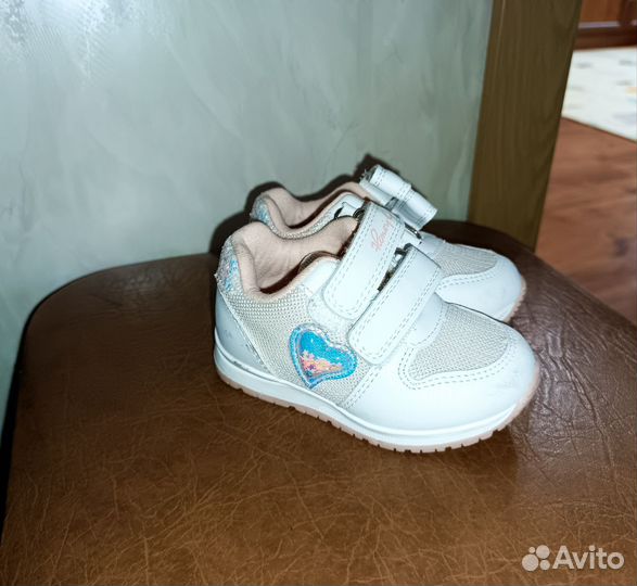 Кроссовки для девочки