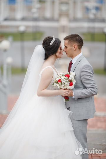 Свадебное платье со шлейфом