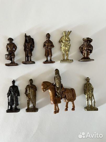 Игрушки из Киндера металлические солдатики