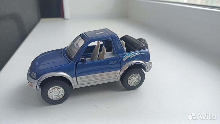 Toyota RAV 4, модель 1:32