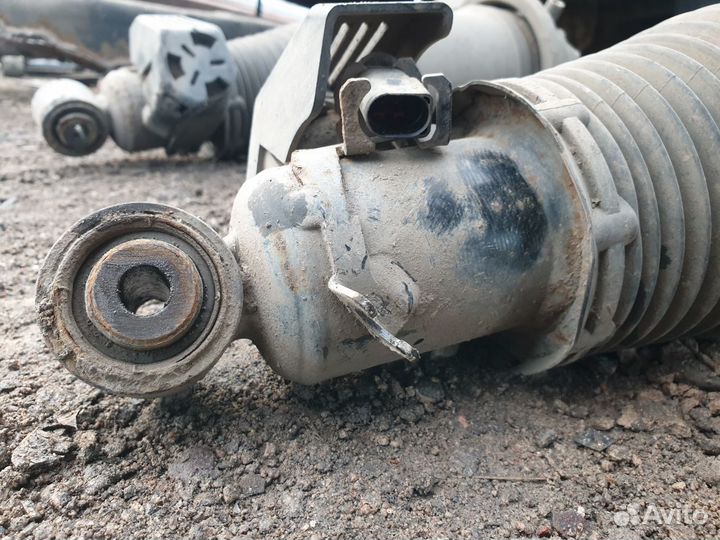 Пневмостойка задняя правая vw touareg cayenne q7