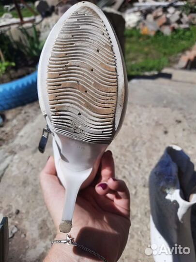 Ботильоны белые