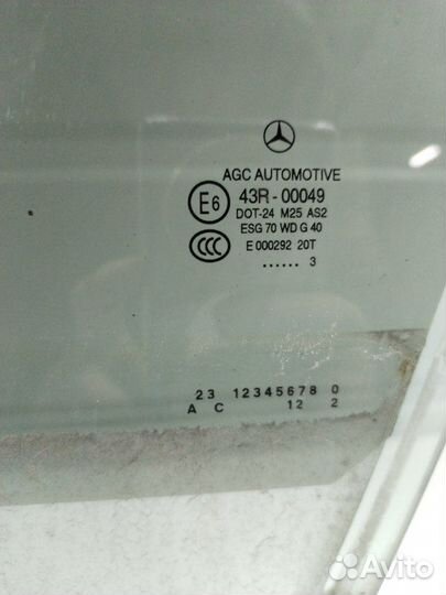 Стекло двери переднее левое Mercedes C W204