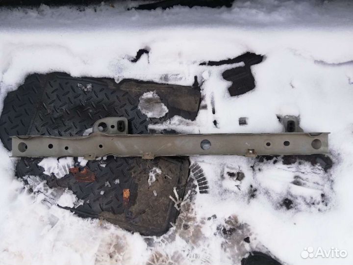 Панель радиатора нижняя Nissan Juke