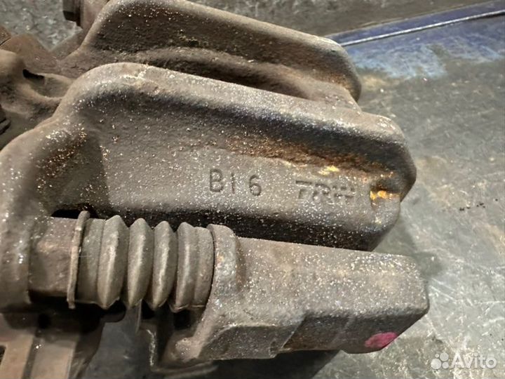 Суппорт задний левый Bmw 5 F10 N55B30A 3.0T