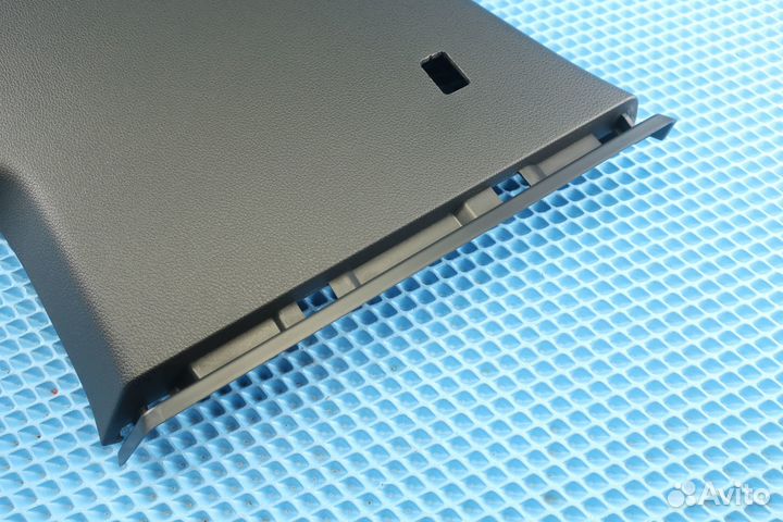 Обшивка центральной стойки левая Skoda Superb 3