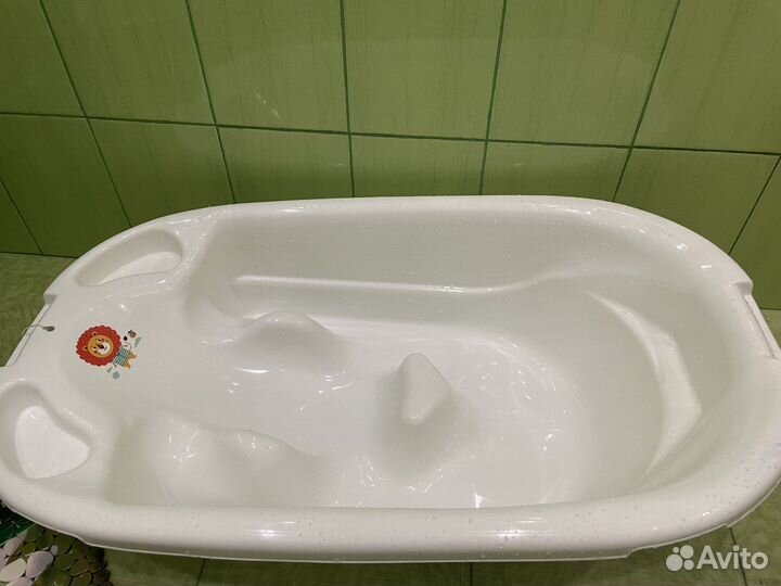 Ванночка для купания малышей с горкой